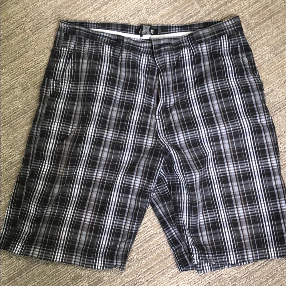Men’s plaid shorts size 34